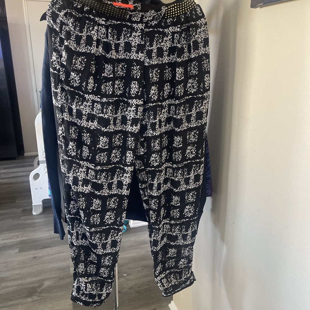 LuLumari Pants Size Medium